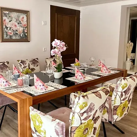 Neue Sonnige Grosse Ferienwohnung, , Nur 10 Min Zu Fuss Von Legoland Entfernt,126 M2 Stillvolle Nr 1 , Wunderschoener Garten Mit Terrasse Und Waldblick, Grosses Bad, Ruhige Lage, Erholung My Luxury Apartman Kleinkötz