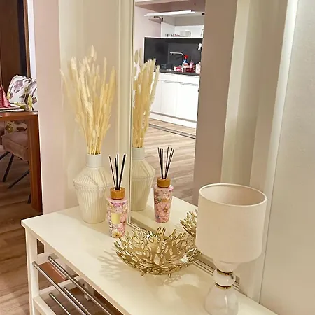 Neue Sonnige Grosse Ferienwohnung, , Nur 10 Min Zu Fuss Von Legoland Entfernt,126 M2 Stillvolle Nr 1 , Wunderschoener Garten Mit Terrasse Und Waldblick, Grosses Bad, Ruhige Lage, Erholung My Luxury Apartman Kleinkötz