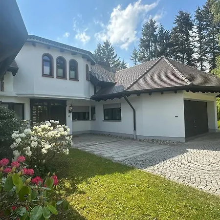 Neue Sonnige Grosse Ferienwohnung, , Nur 10 Min Zu Fuss Von Legoland Entfernt,126 M2 Stillvolle Nr 1 , Wunderschoener Garten Mit Terrasse Und Waldblick, Grosses Bad, Ruhige Lage, Erholung My Luxury
