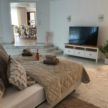 Neue Sonnige Grosse Ferienwohnung, , Nur 10 Min Zu Fuss Von Legoland Entfernt,126 M2 Stillvolle Nr 1 , Wunderschoener Garten Mit Terrasse Und Waldblick, Grosses Bad, Ruhige Lage, Erholung My Luxury Kleinkötz